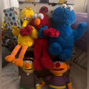 Uniqlo x kaws x sesame street